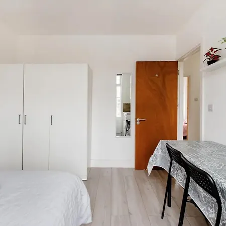 Double Edmonton Green, N9 Homestay London