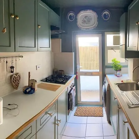 Apartment Kensal - Garden Retreat