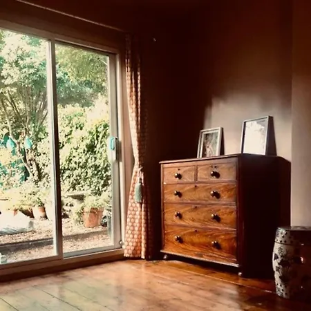 Kensal - Garden Retreat Apartment London