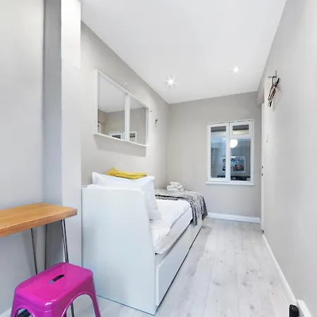 Flat 1 - 2 Bedrooms And Private Terrace London
