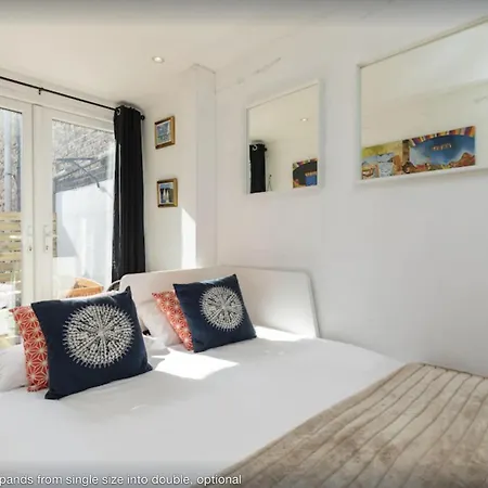 Apartment Flat 1 - 2 Bedrooms And Private Terrace London