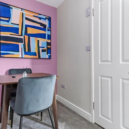 Apartment Stylish And Snug Enfield