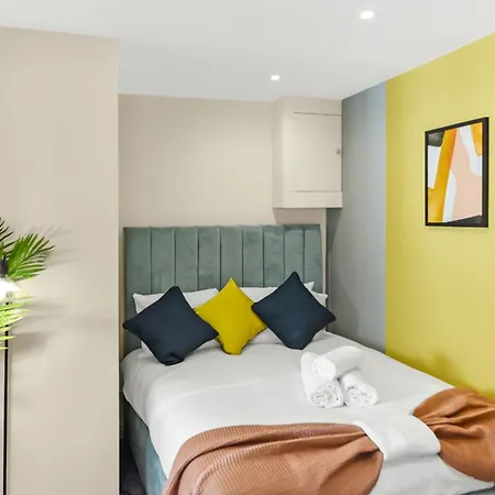 Stylish And Snug * Enfield