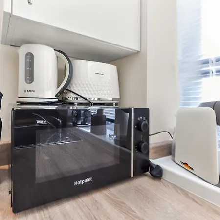 Stylish And Snug Apartment