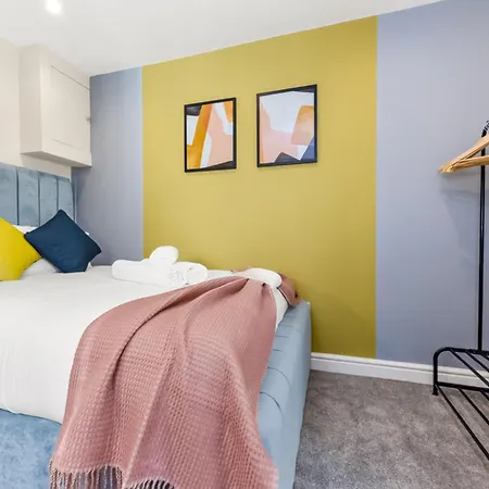 Apartment Stylish And Snug Enfield