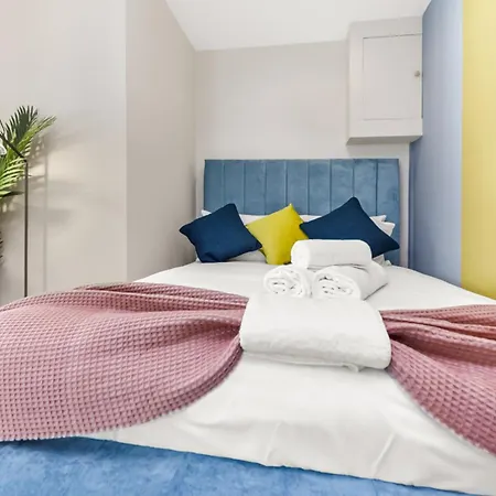 Stylish And Snug * Enfield