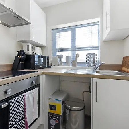 Stylish And Snug Apartment *