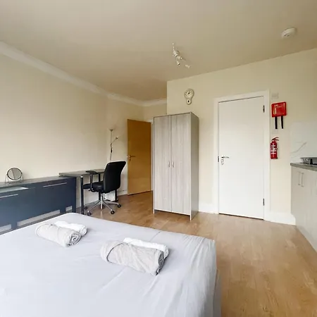 Large Cosy 15min From * London