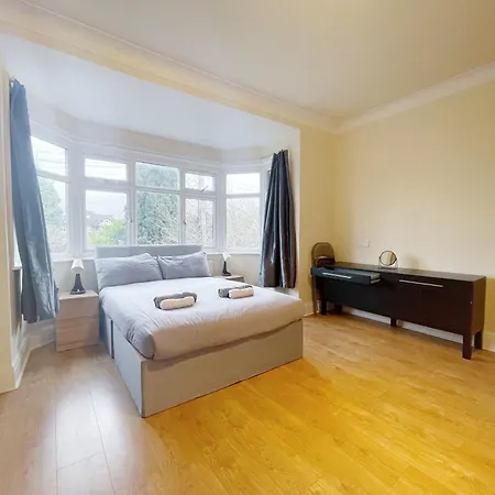 Homestay Large Cosy 15min From London