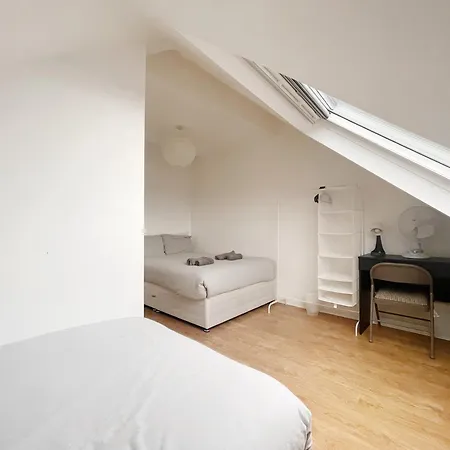 Large Cosy 15min From Homestay London