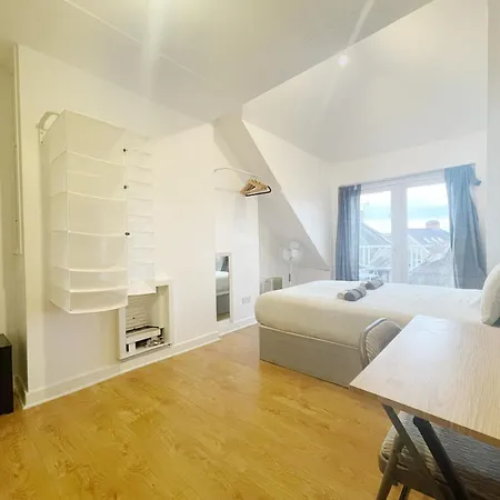 Large Cosy 15min From * London