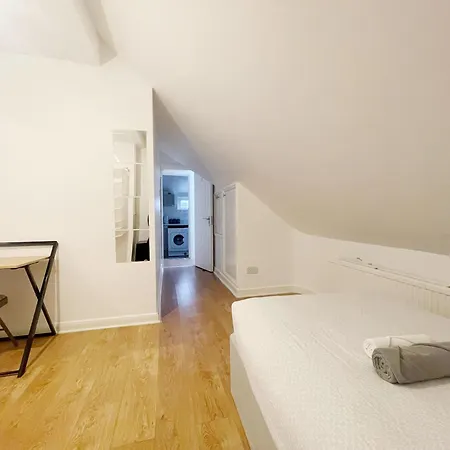 Large Cosy 15min From Homestay London