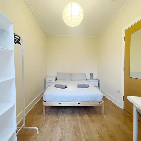 Large Cosy 15min From Homestay London