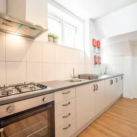 Large Cosy 15min From Homestay *