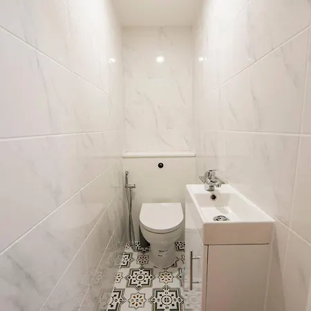 Large Cosy 15min From * London
