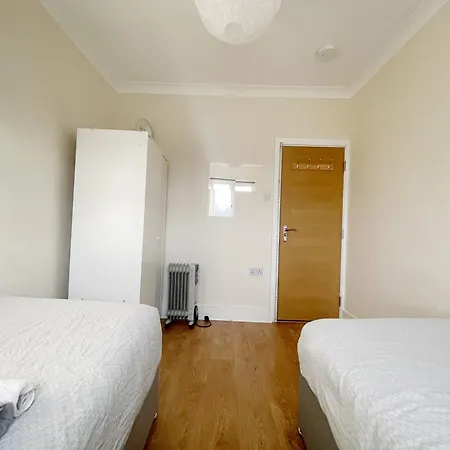 Large Cosy 15min From Homestay London