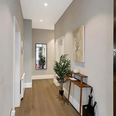 Beautiful Serviced Apartment London