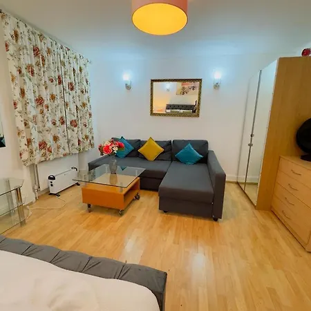 Apartment Bright Budget Studio In Central *