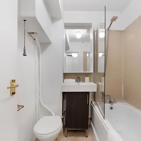 Flat 1 - 2 Bedrooms And Private Terrace Apartment London
