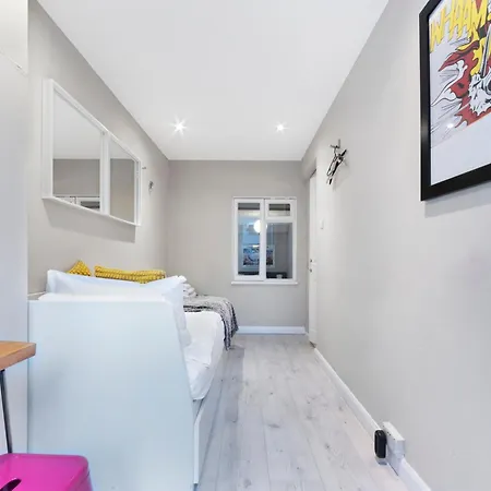 Flat 1 - 2 Bedrooms And Private Terrace * London