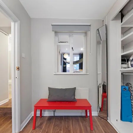 Flat 1 - 2 Bedrooms And Private Terrace
