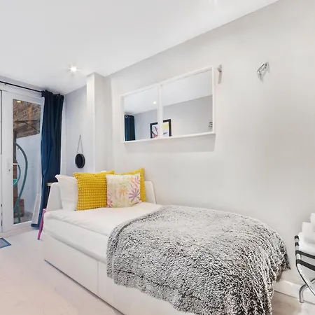 Flat 1 - 2 Bedrooms And Private Terrace Apartment