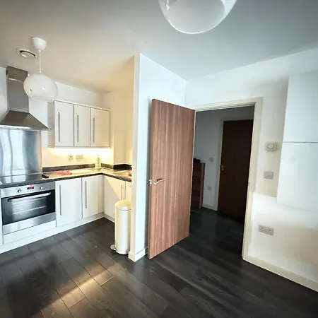 Urban Getaway Apartment *
