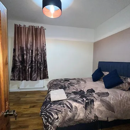 3 Bedroom * London