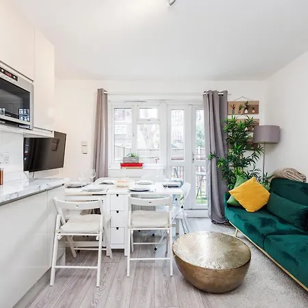 3 Bedroom Flat Near Old Street London