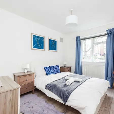 3 Bedroom Flat Near Old Street Apartman
