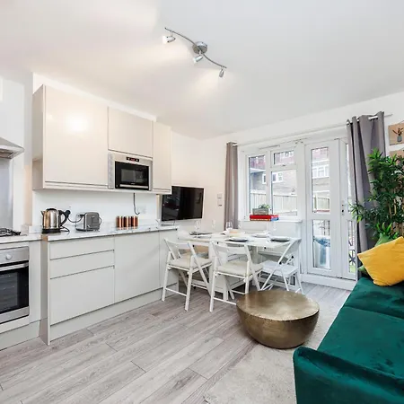 Apartment 3 Bedroom Flat Near Old Street *