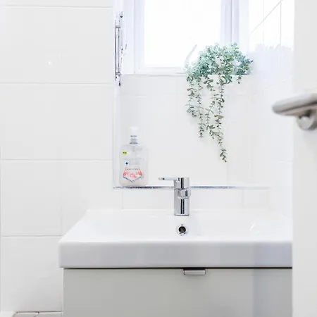 3 Bedroom Flat Near Old Street Apartman
