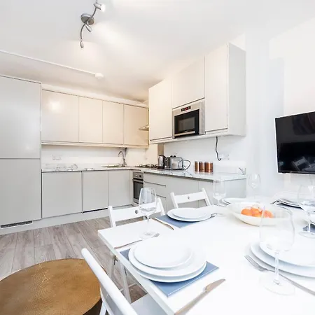 Apartment 3 Bedroom Flat Near Old Street *