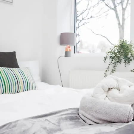 3 Bedroom Flat Near Old Street * London