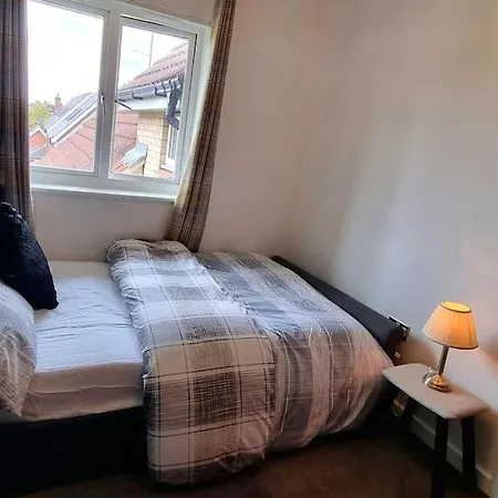 Specious Parkview Apartment, 4 Mins Walk To Underground * Ilford