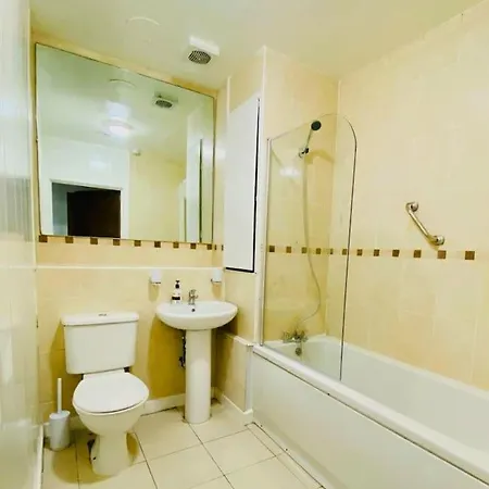 Apartman Specious Parkview Apartment, 4 Mins Walk To Underground Ilford