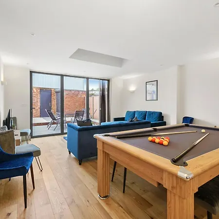 Holiday home Deluxe 5 Bed House In London - Pool Table *