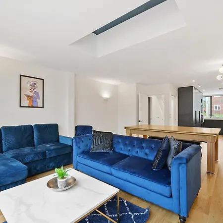 Holiday home Deluxe 5 Bed House In London - Pool Table *