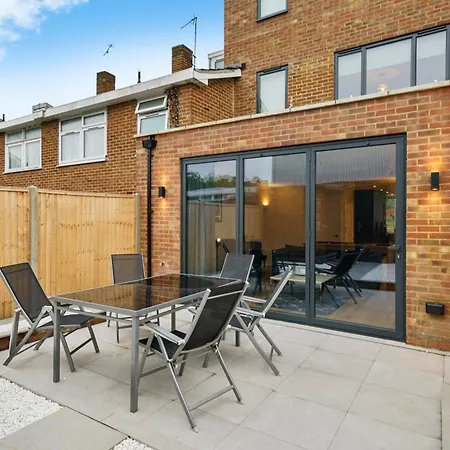 Holiday home Deluxe 5 Bed House In London - Pool Table