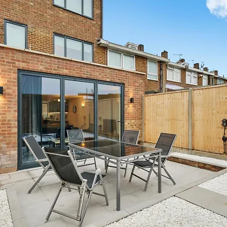 Deluxe 5 Bed House In London - Pool Table Holiday home West Dulwich
