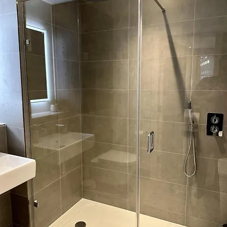 Spacious & Luxurious 2-bed In Apartment London