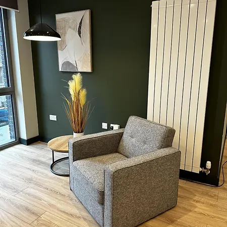 Apartment Spacious & Luxurious 2-bed In *