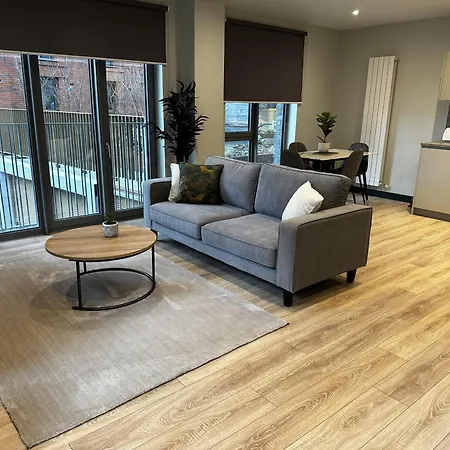 Spacious & Luxurious 2-bed In Apartment London