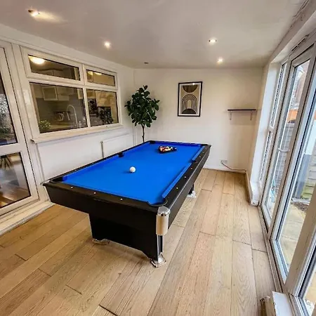 East Townhouse By Harlington * London