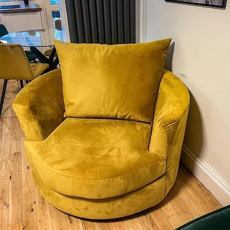 East Townhouse By Harlington Apartment London