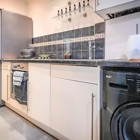 Apartment Jazzy 2br Crib - Parking, Wi-fi & Private Garden *
