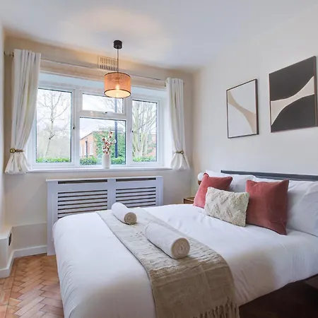 Artsy Serviced - Highgate London