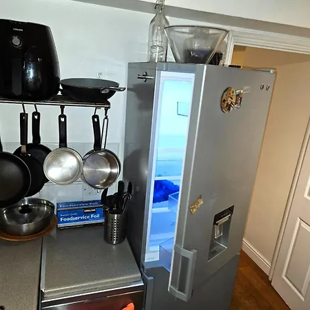 Apartment Freshair Breathe Gathering Partying Are Not Allowed Pls London