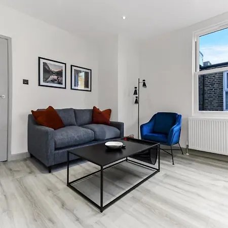 Huge, Brand-new Flat For Friends & Families!