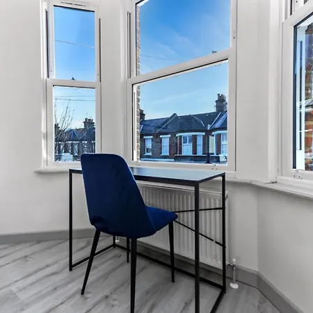 Huge, Brand-new Flat For Friends & Families! London